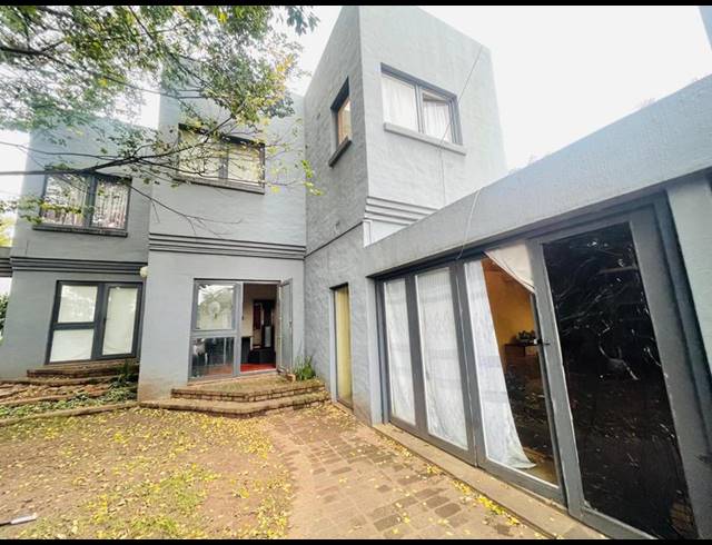 6 BEDROOM HOUSE FOR SALE IN ORANGE GROVE